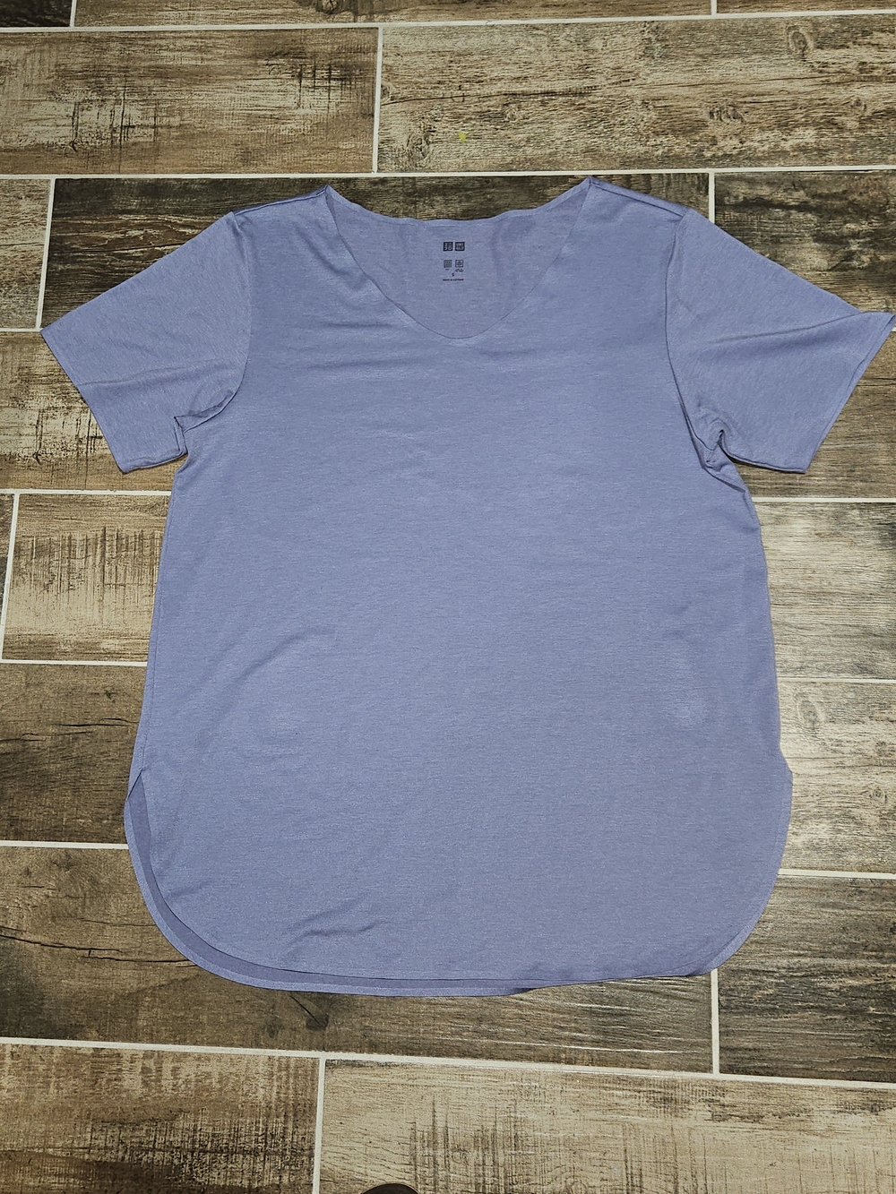 Uniqlo Lavender V-Neck Short Sleeve Tee